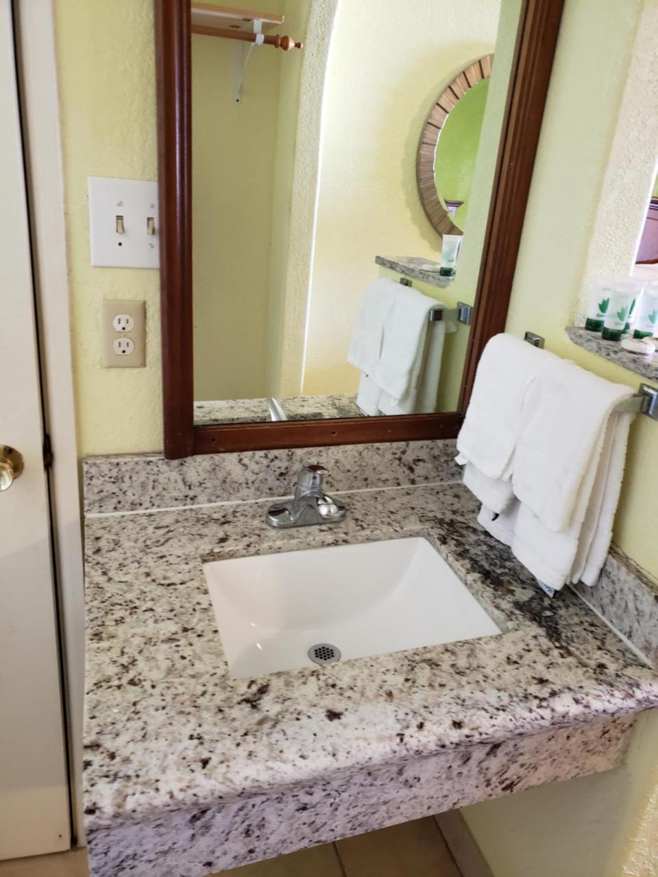 أرتيشيا La Hacienda Inn المظهر الخارجي الصورة